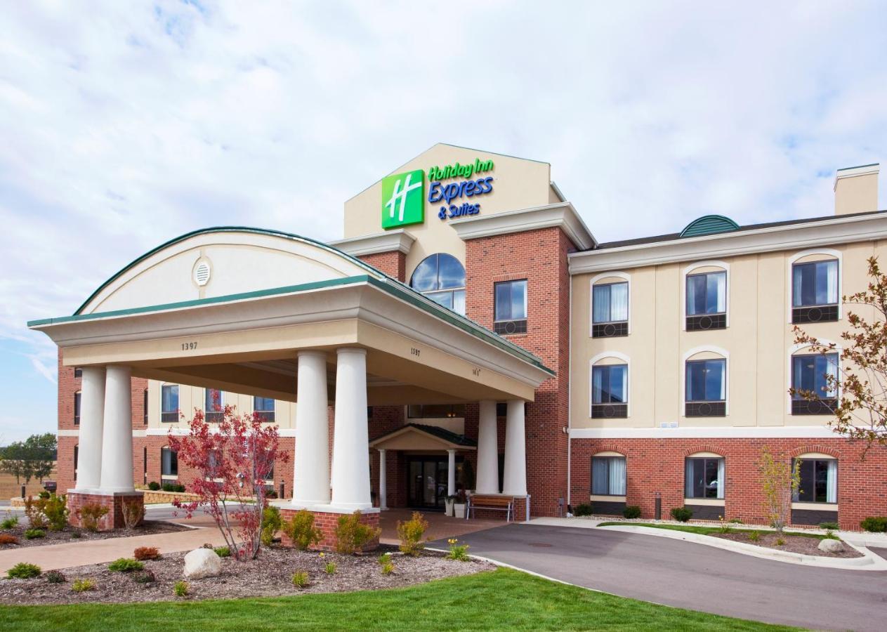 Holiday Inn Express And Suites Detroit North-Troy By Ihg Exterior photo