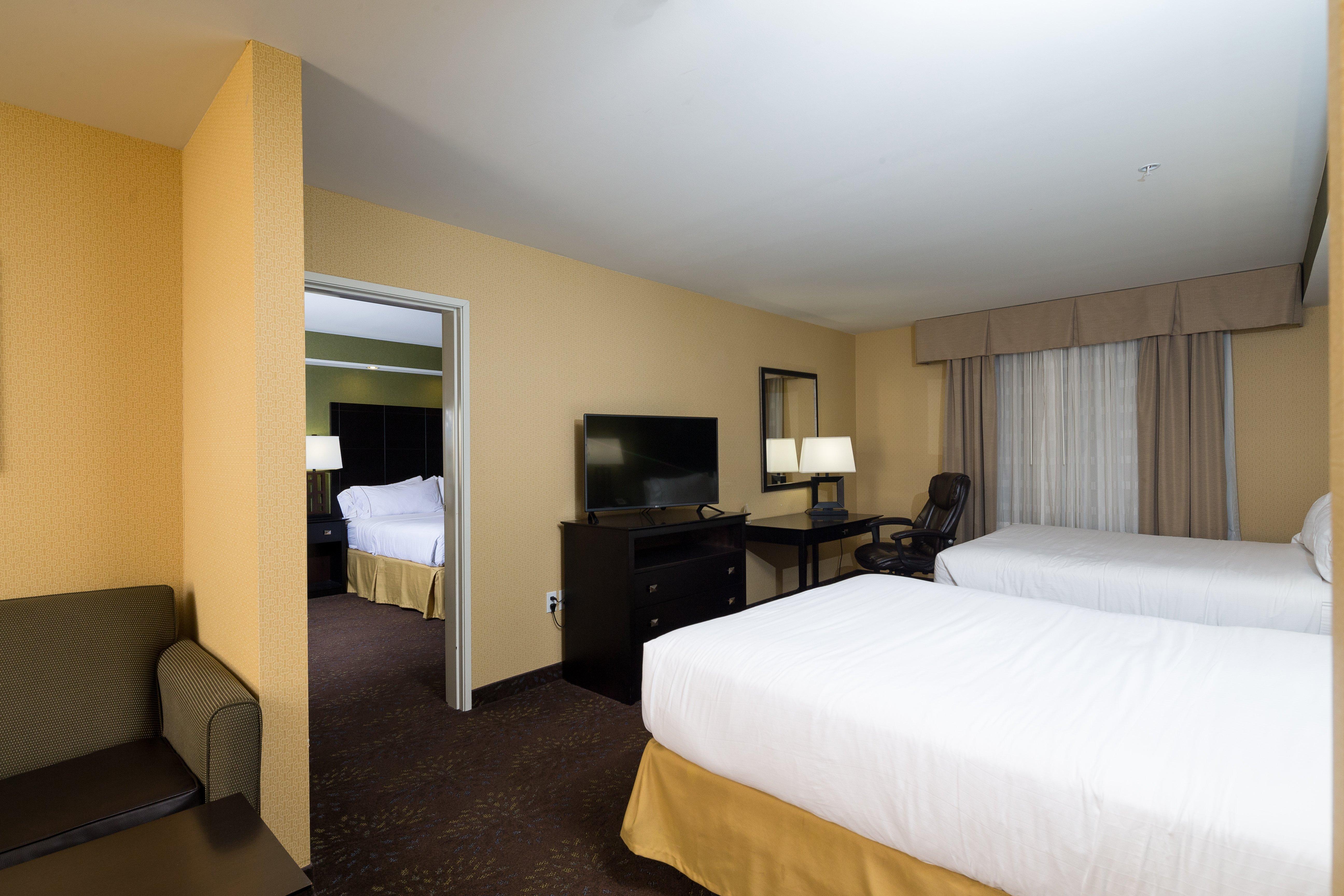 Holiday Inn Express And Suites Detroit North-Troy By Ihg Exterior photo