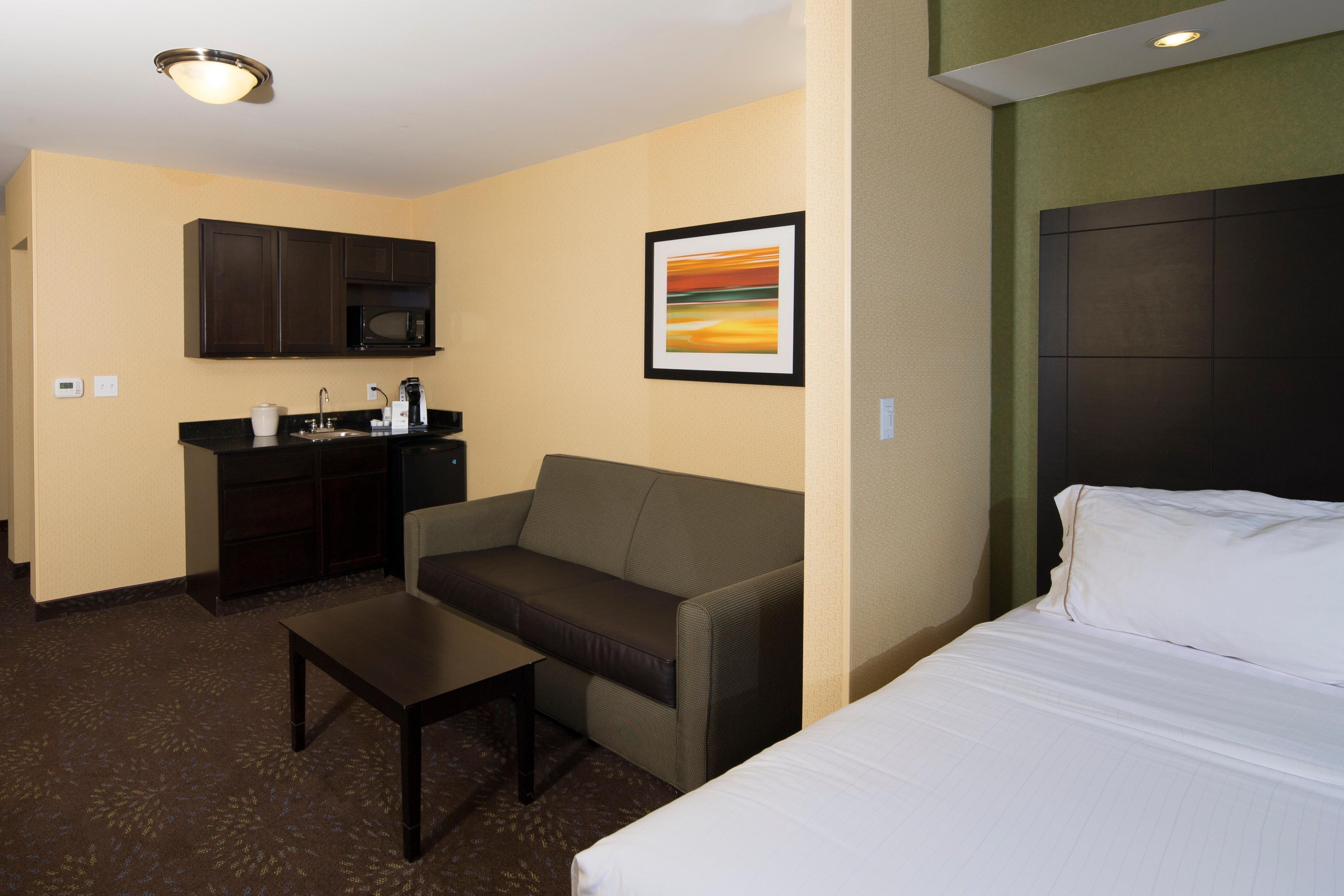 Holiday Inn Express And Suites Detroit North-Troy By Ihg Exterior photo