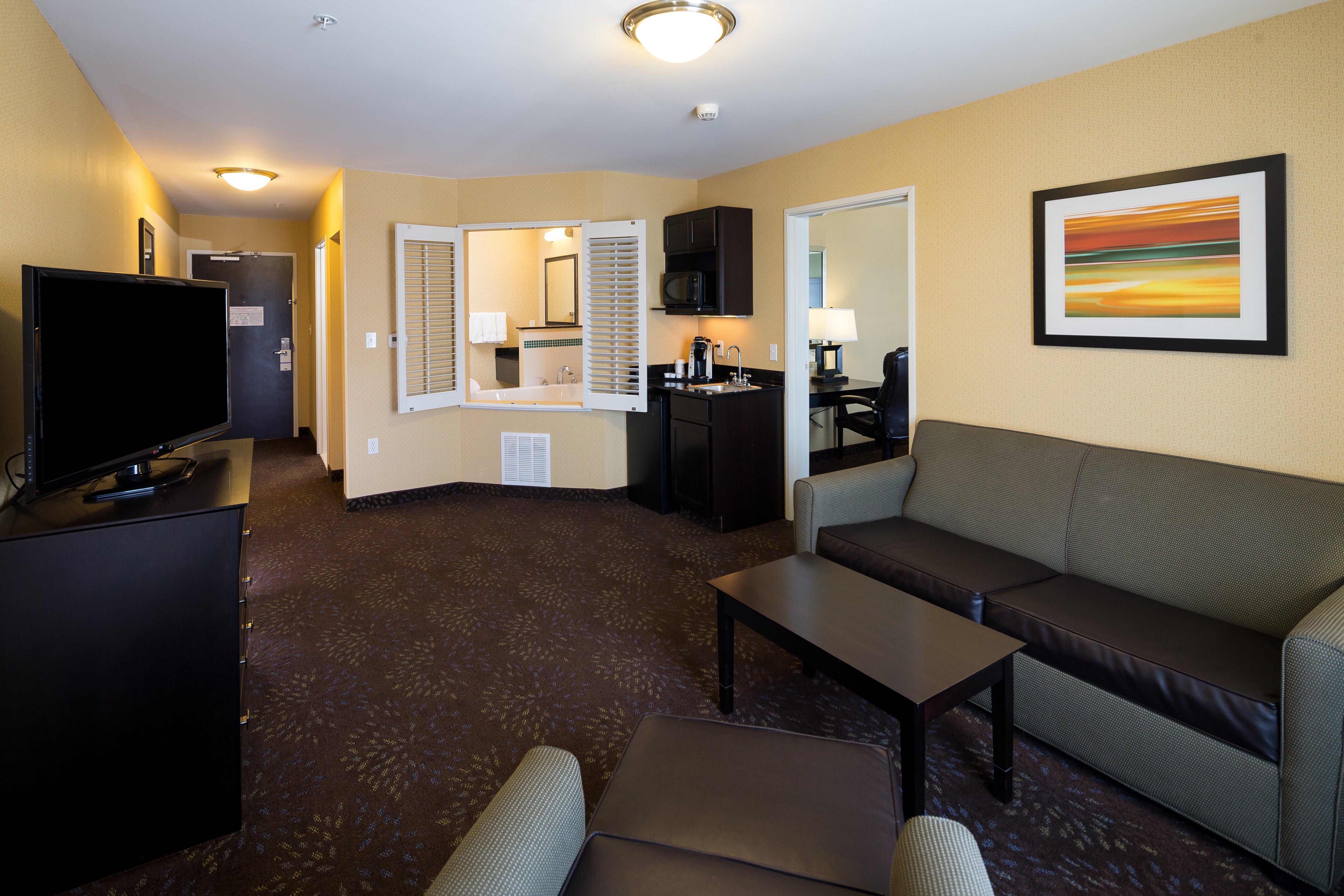 Holiday Inn Express And Suites Detroit North-Troy By Ihg Exterior photo