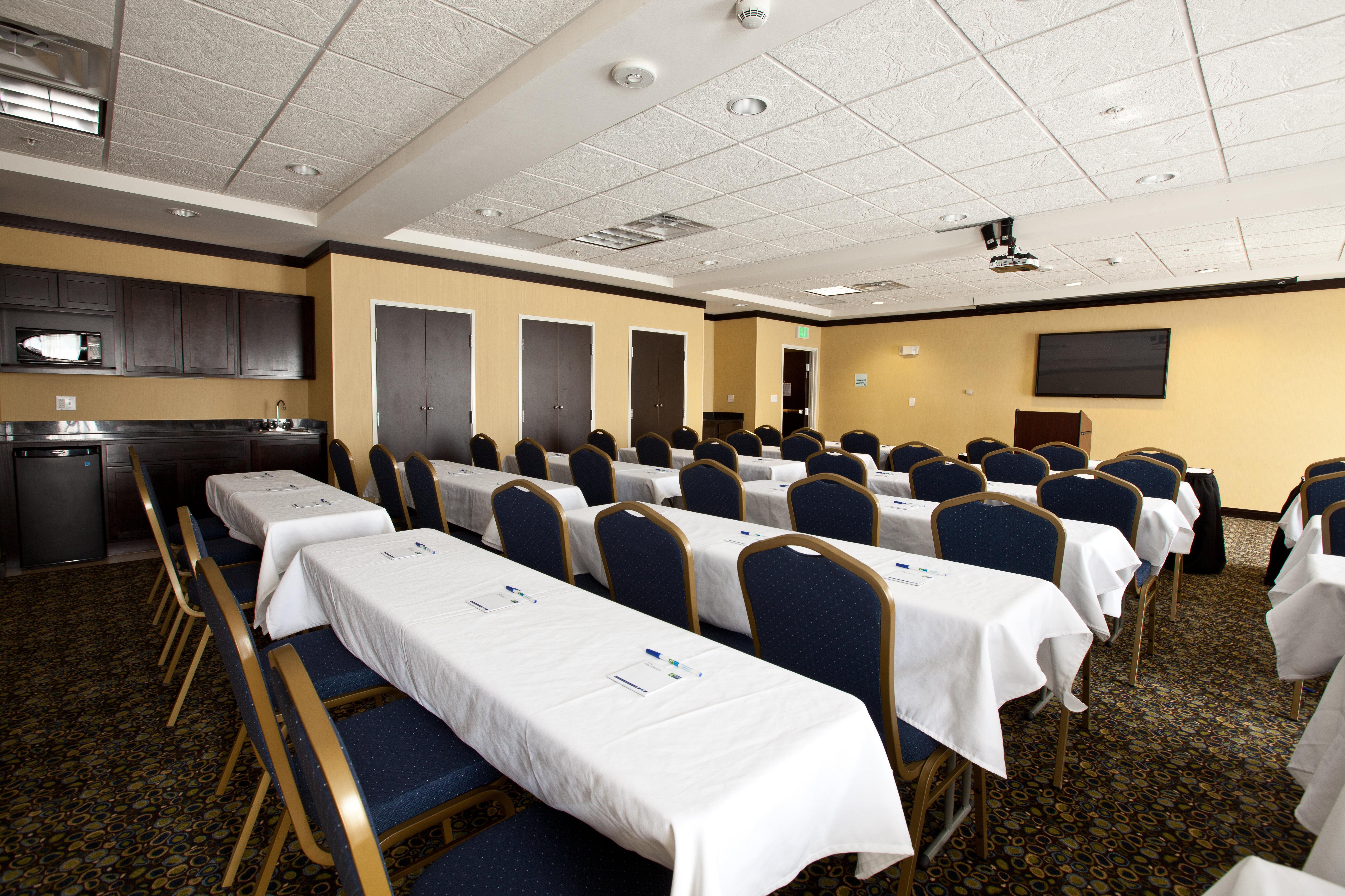 Holiday Inn Express And Suites Detroit North-Troy By Ihg Exterior photo