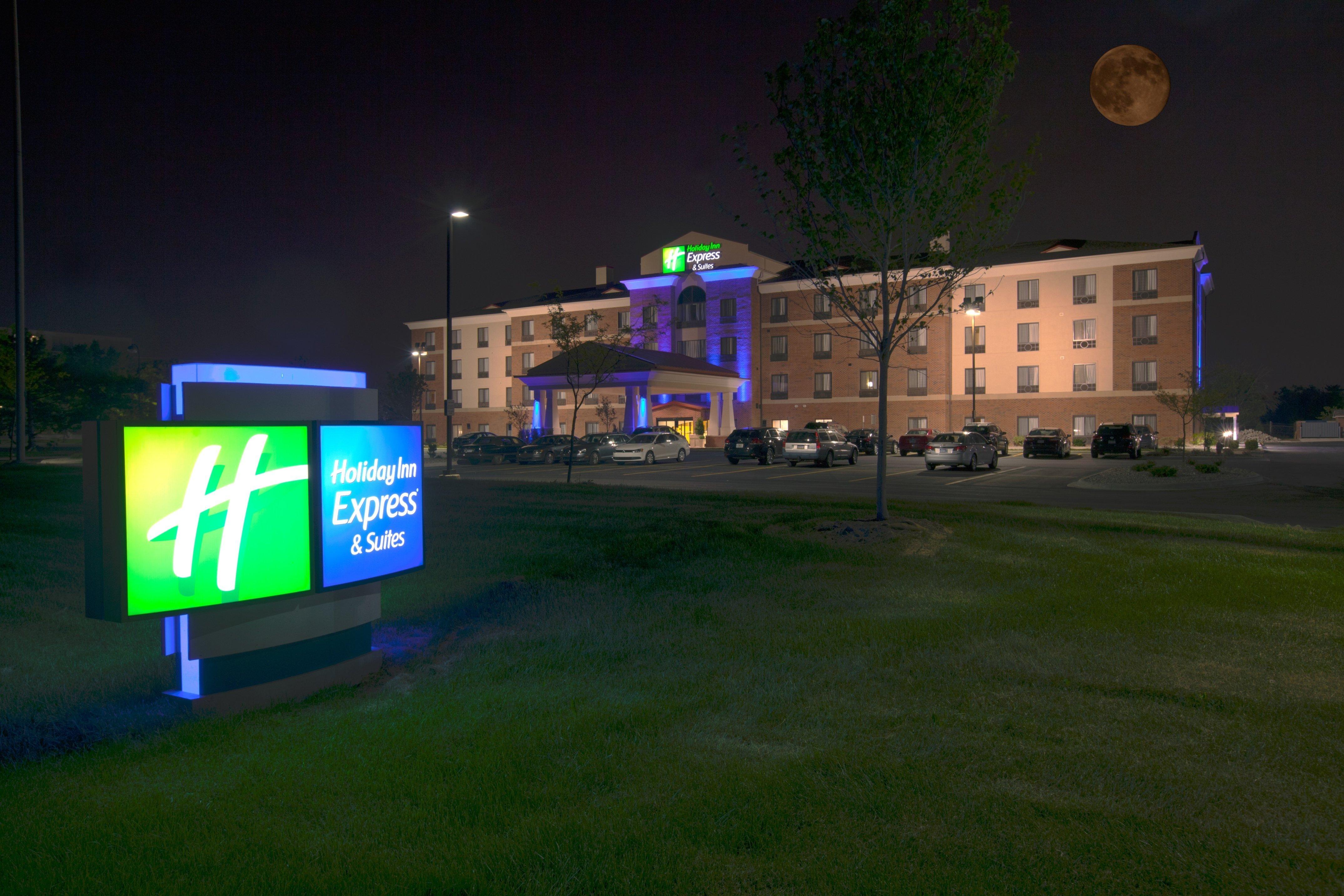 Holiday Inn Express And Suites Detroit North-Troy By Ihg Exterior photo