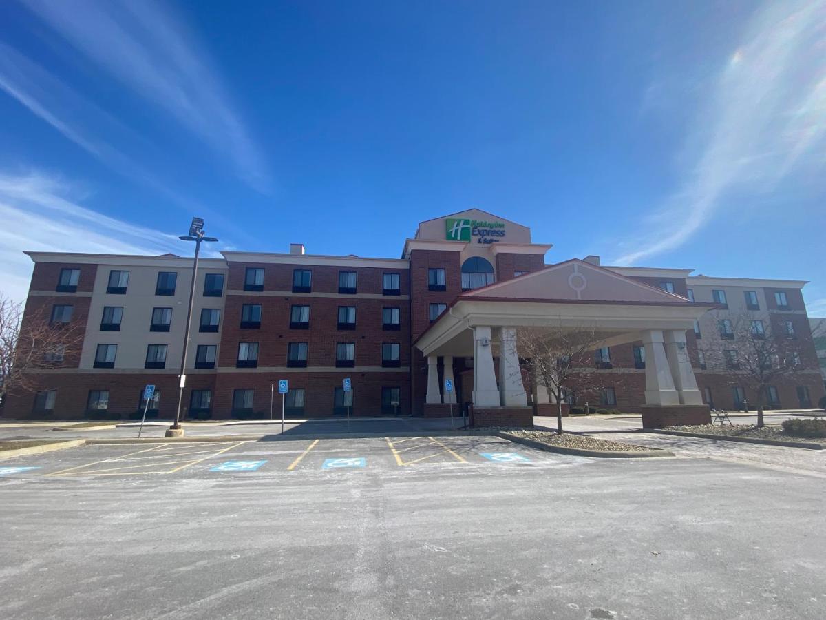Holiday Inn Express And Suites Detroit North-Troy By Ihg Exterior photo