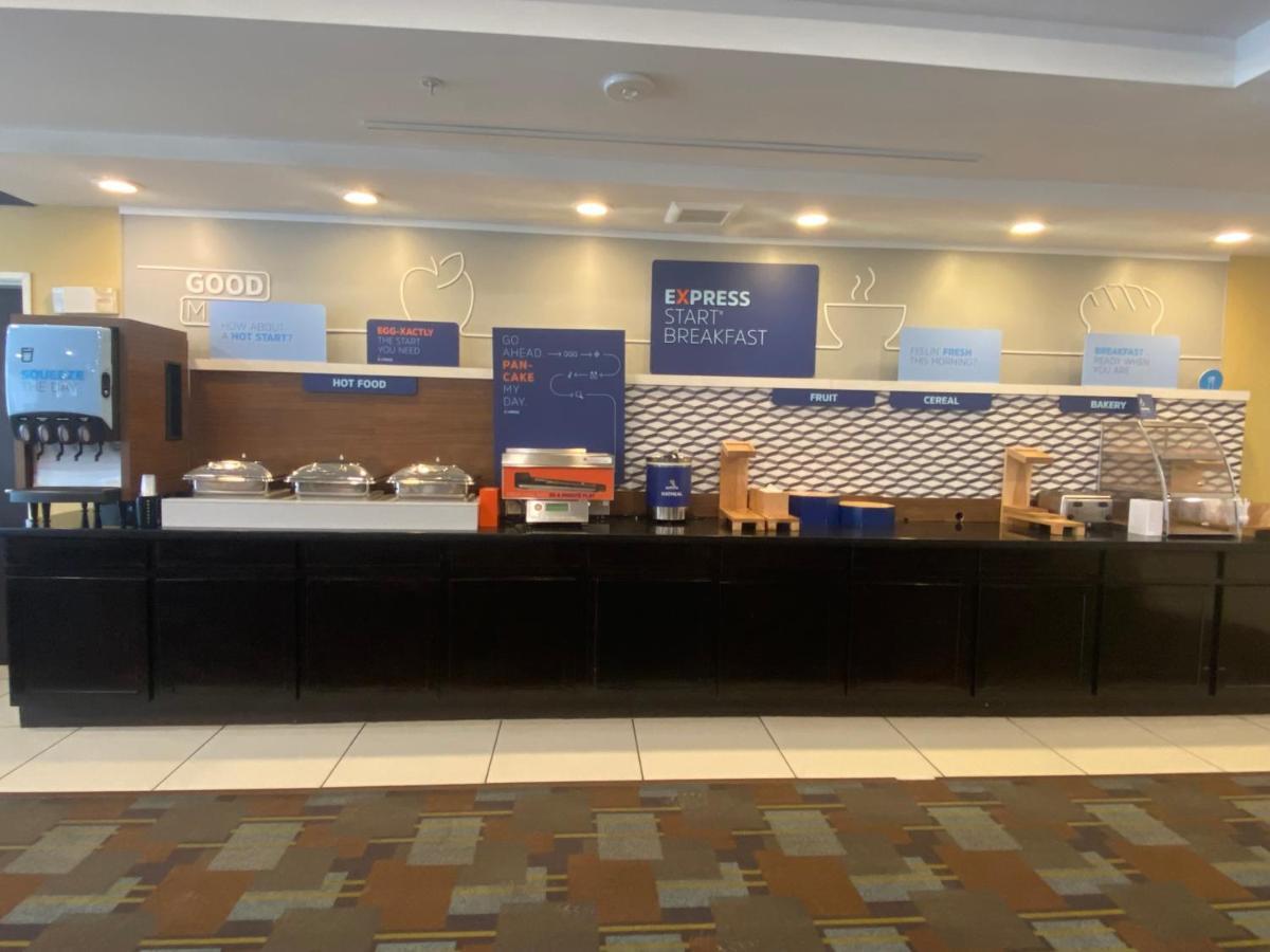 Holiday Inn Express And Suites Detroit North-Troy By Ihg Exterior photo