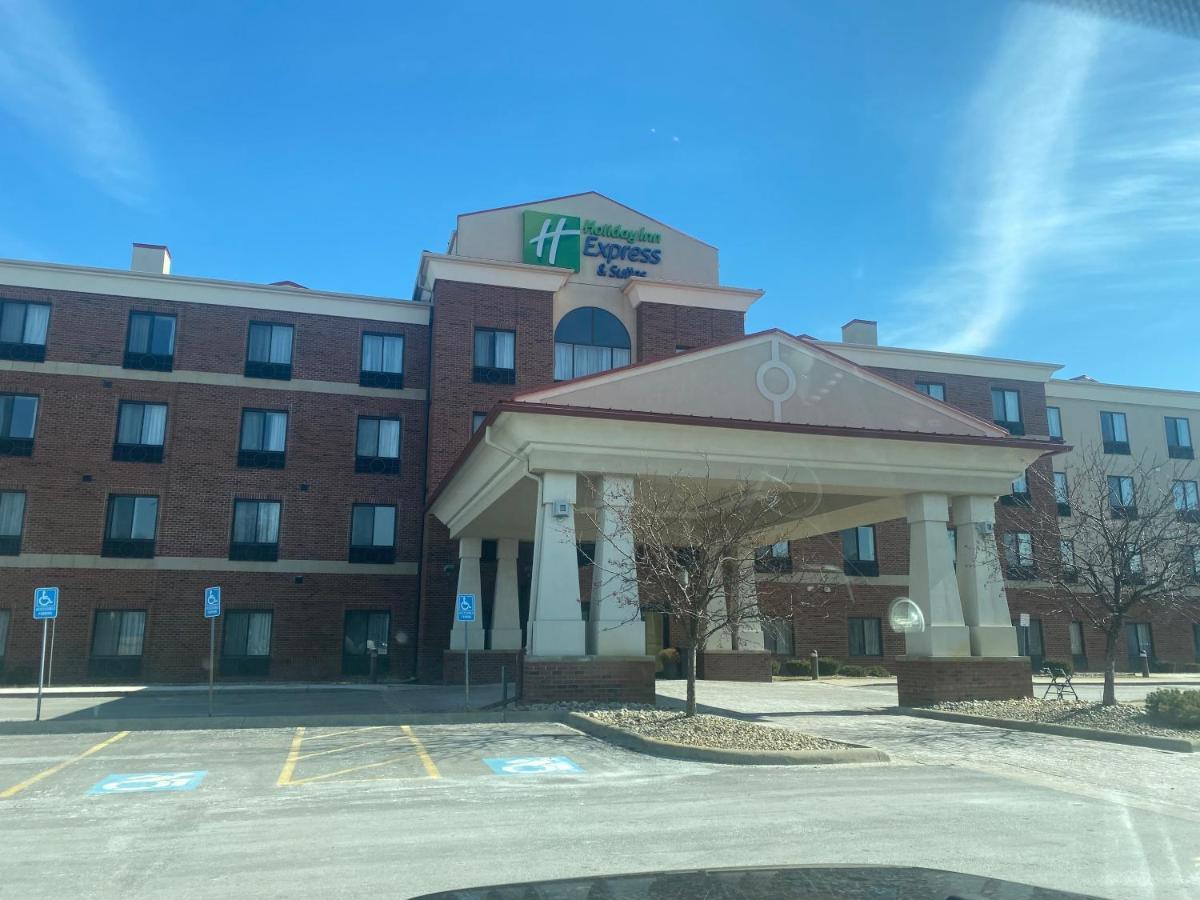 Holiday Inn Express And Suites Detroit North-Troy By Ihg Exterior photo