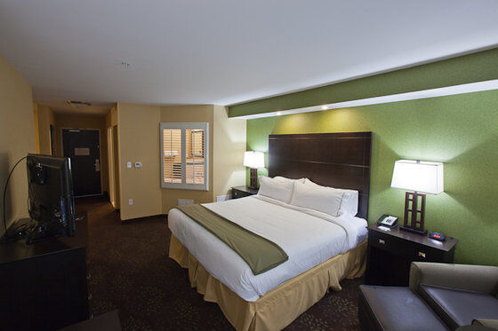 Holiday Inn Express And Suites Detroit North-Troy By Ihg Exterior photo