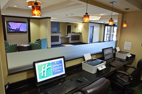 Holiday Inn Express And Suites Detroit North-Troy By Ihg Exterior photo
